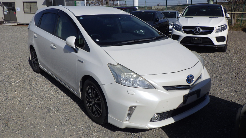 Toyota PRIUS ALPHA 2013