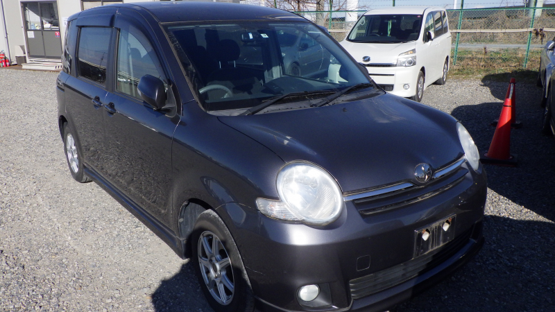 Toyota Sienta 2009