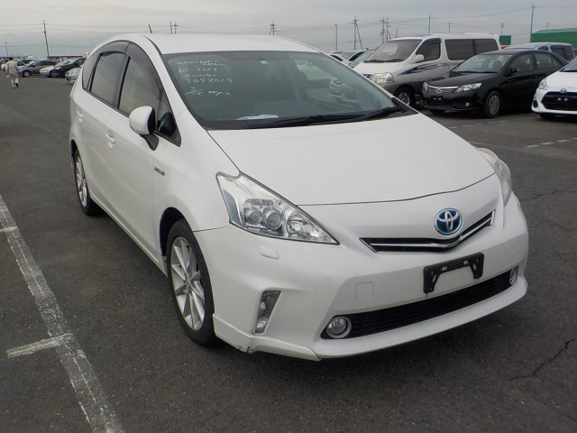 Toyota PRIUS ALPHA 2012