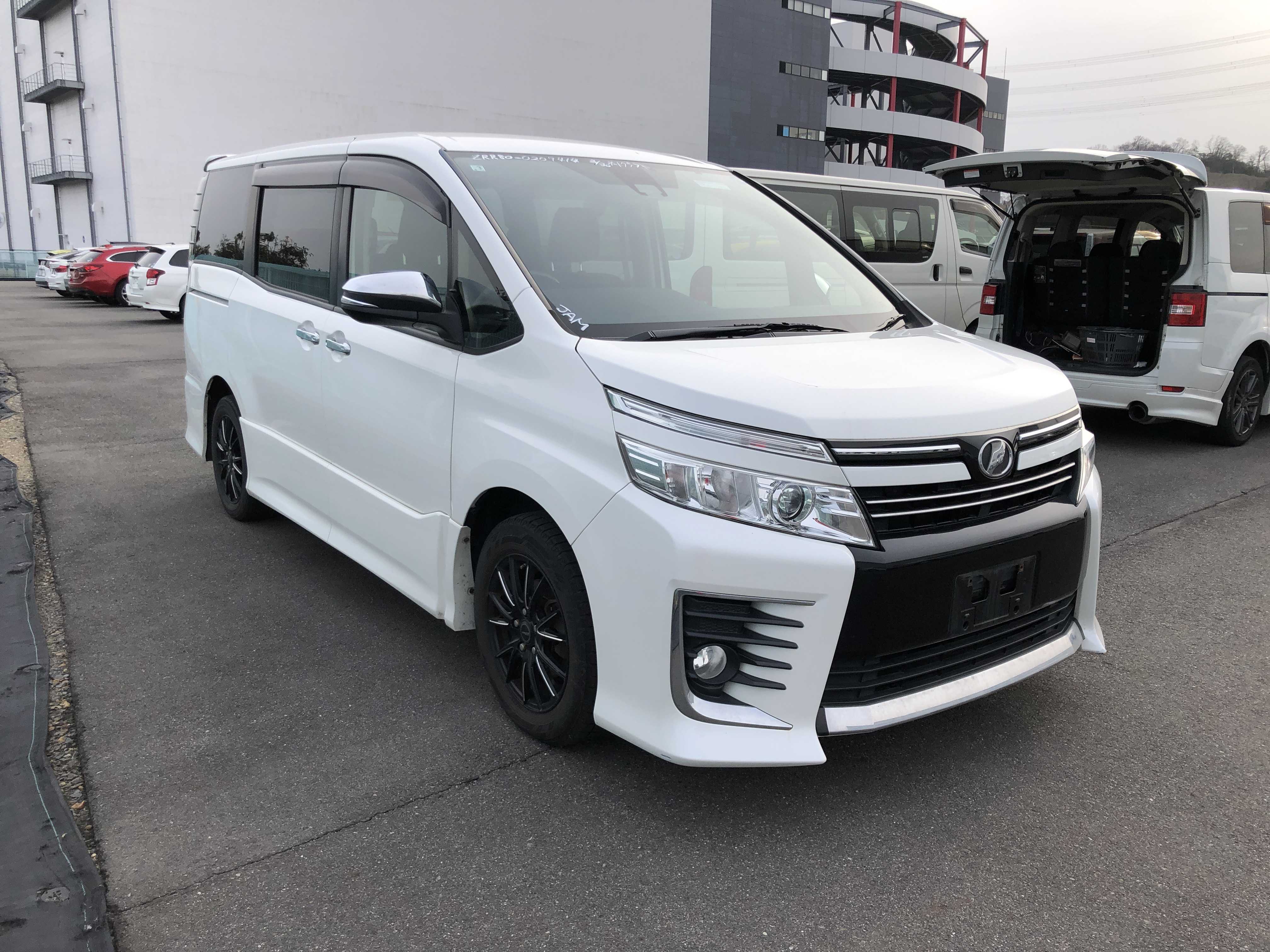 Toyota Voxy 2016