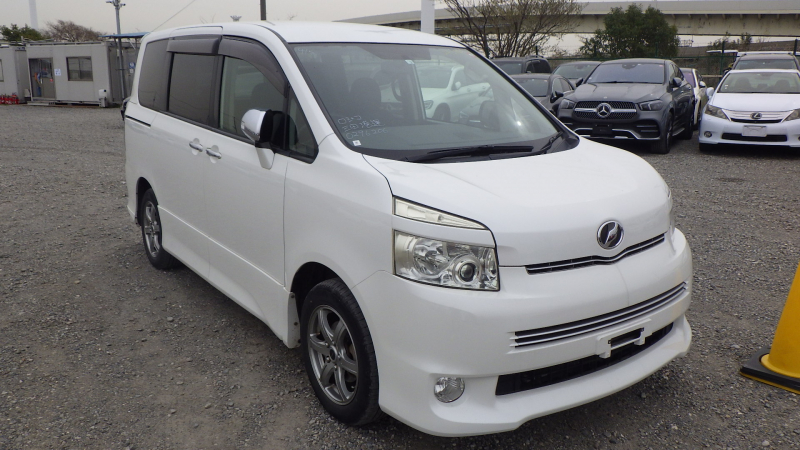 Toyota Voxy 2010