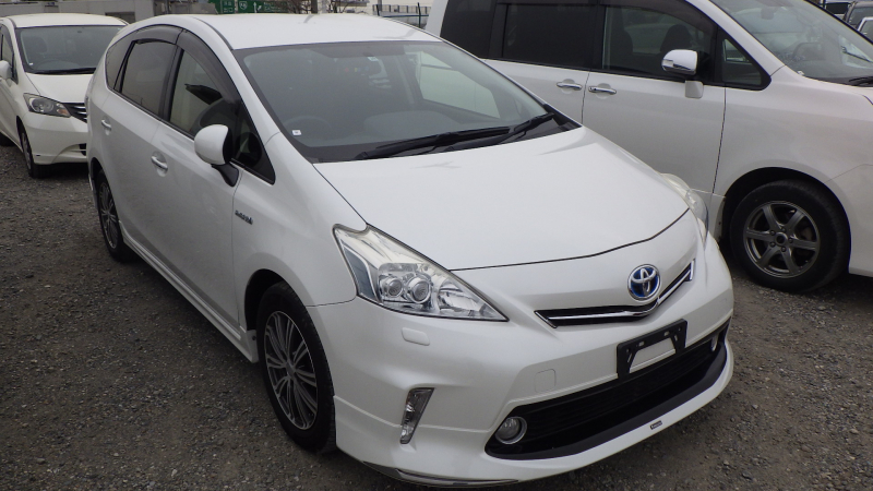 Toyota PRIUS ALPHA 2013