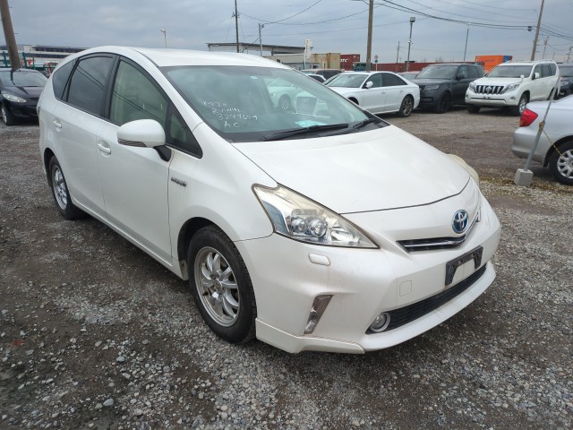 Toyota PRIUS ALPHA 2013