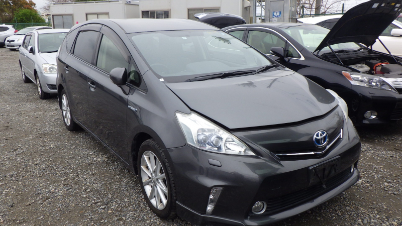 Toyota PRIUS ALPHA 2013