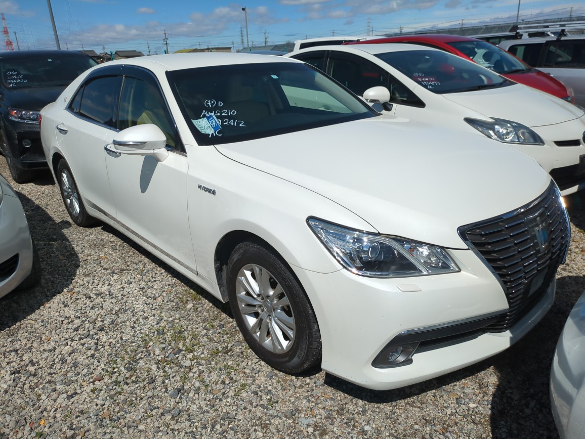 Toyota Crown Hybrid 2015