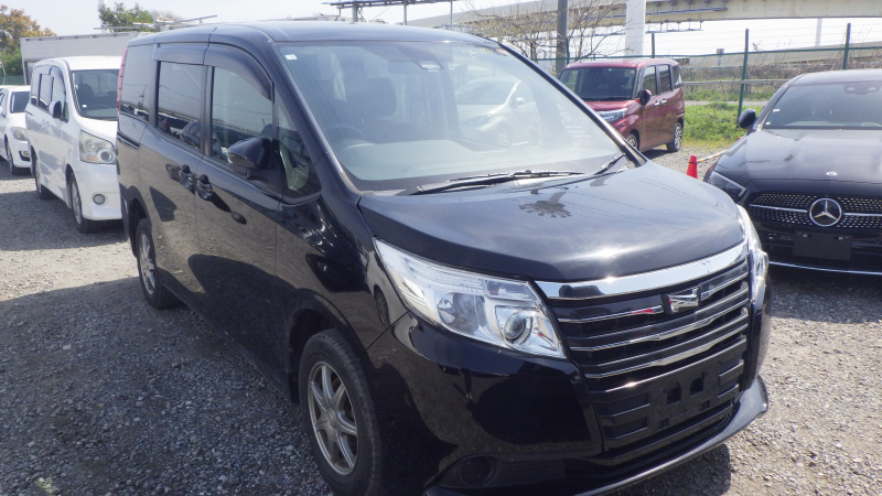 Toyota Noah 2016