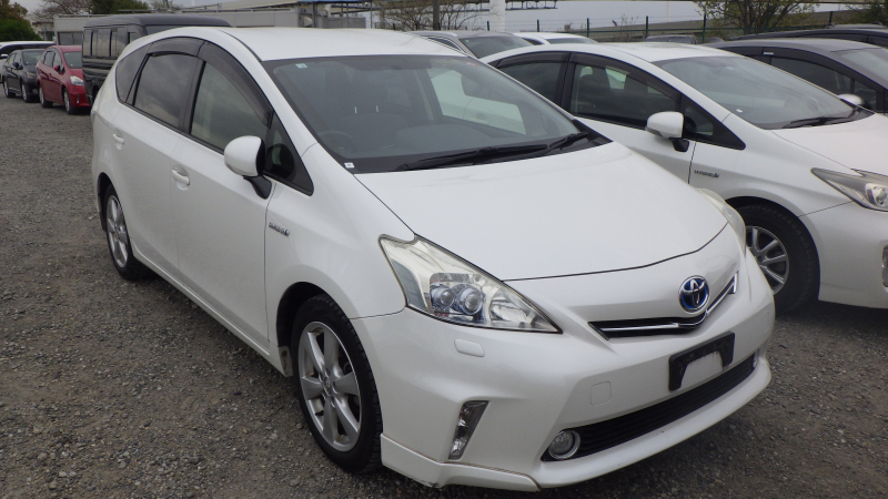 Toyota PRIUS ALPHA 2012