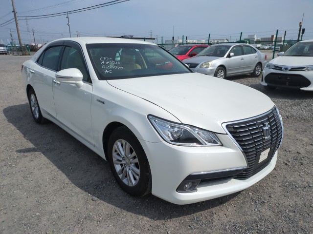 Toyota Crown Hybrid 2014