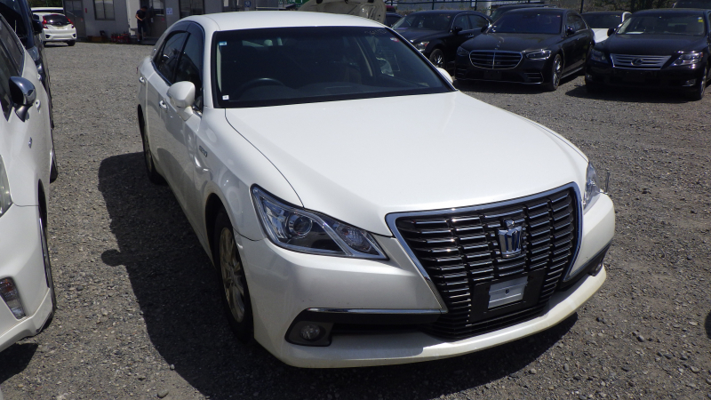 Toyota Crown Hybrid 2014