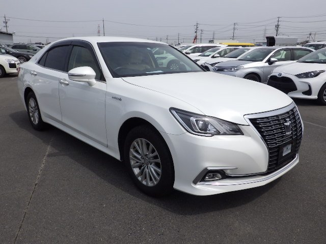 Toyota Crown Hybrid 2015