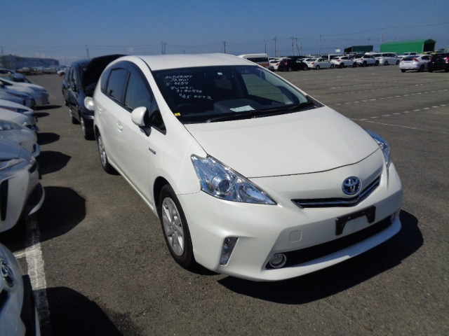 Toyota PRIUS ALPHA 2012