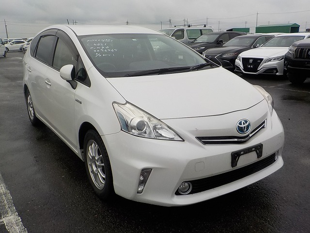 Toyota PRIUS ALPHA 2014