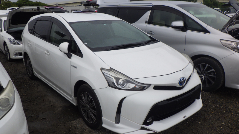 Toyota PRIUS ALPHA 2015