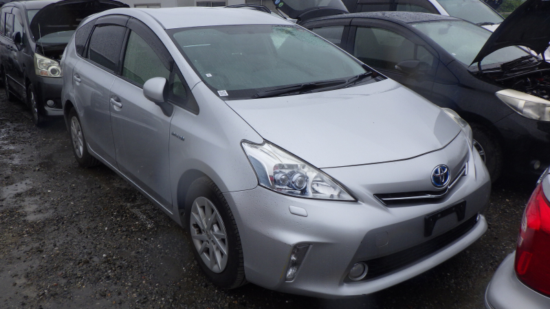 Toyota PRIUS ALPHA 2012