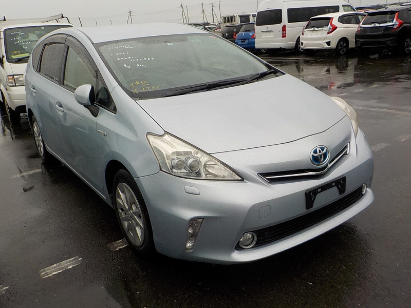 Toyota PRIUS ALPHA 2011