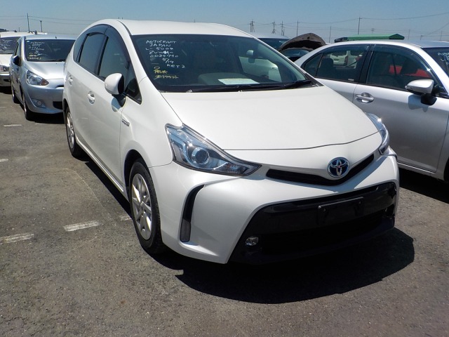 Toyota PRIUS ALPHA 2015