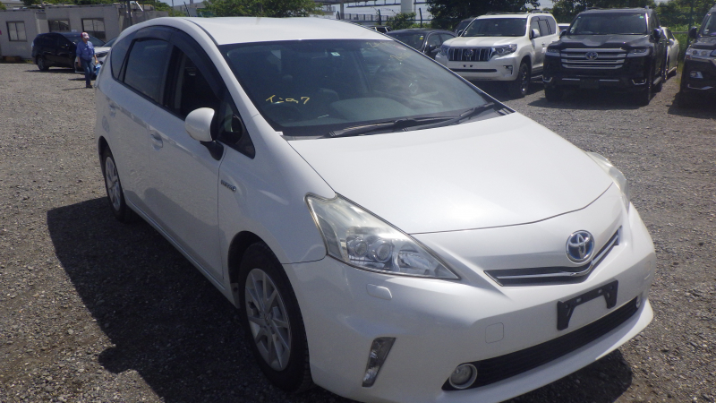 Toyota PRIUS ALPHA 2013