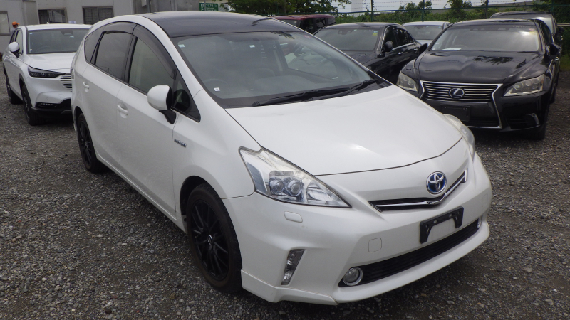 Toyota PRIUS ALPHA 2012