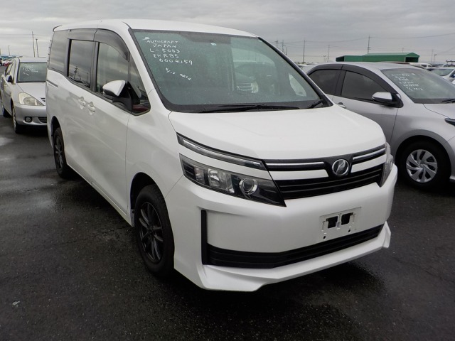 Toyota Voxy 2014