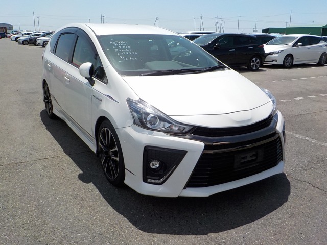 Toyota PRIUS ALPHA 2015