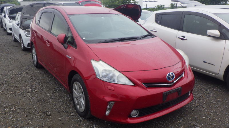 Toyota PRIUS ALPHA 2012