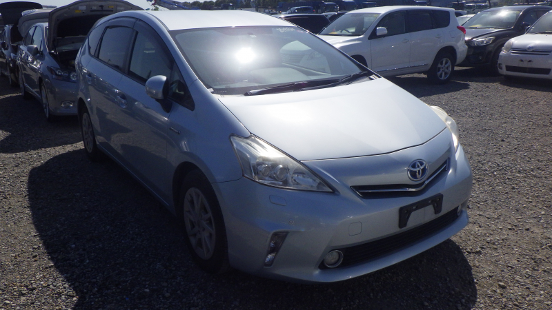 Toyota PRIUS ALPHA 2012