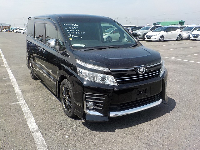 Toyota Voxy 2015