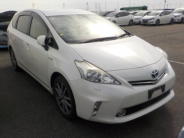 Toyota PRIUS ALPHA 2012