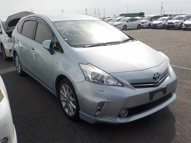 Toyota PRIUS ALPHA 2013