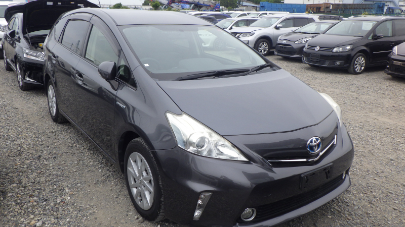 Toyota PRIUS ALPHA 2013