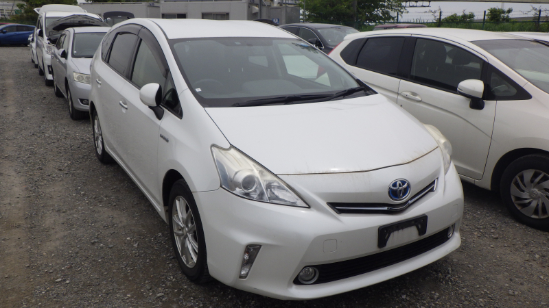 Toyota PRIUS ALPHA 2013