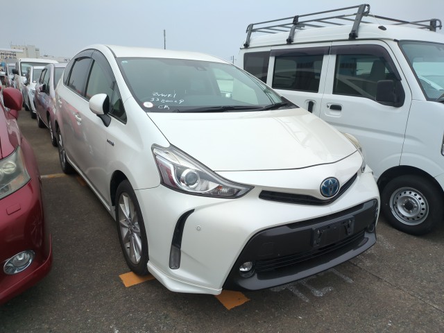 Toyota PRIUS ALPHA 2015