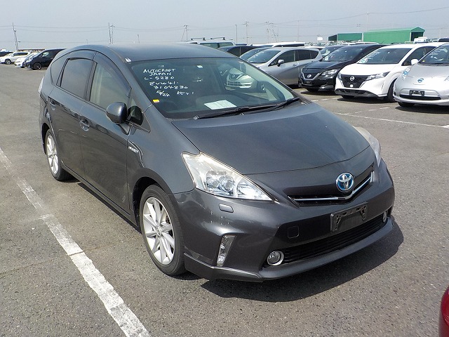 Toyota PRIUS ALPHA 2012