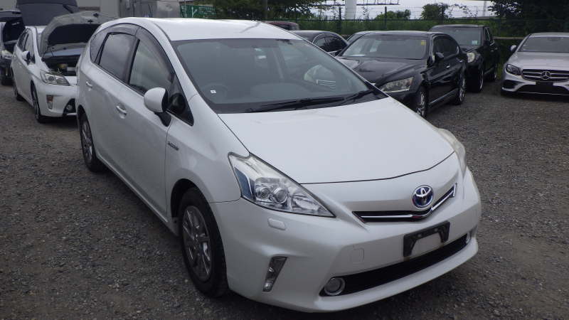 Toyota PRIUS ALPHA 2013