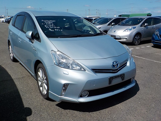 Toyota PRIUS ALPHA 2012