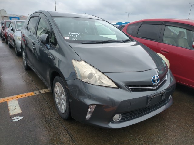 Toyota PRIUS ALPHA 2013