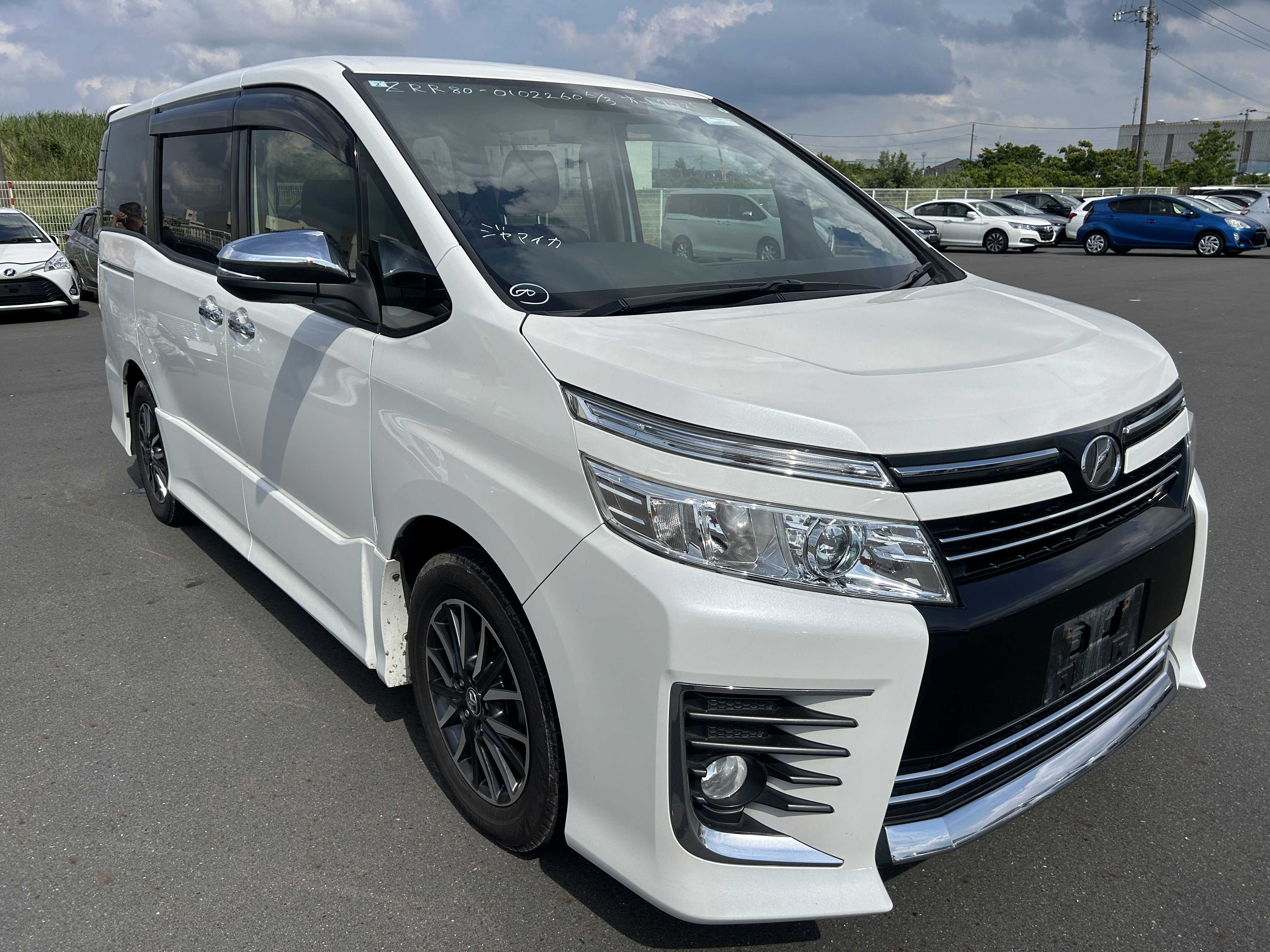 Toyota Voxy 2015