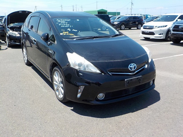 Toyota PRIUS ALPHA 2013