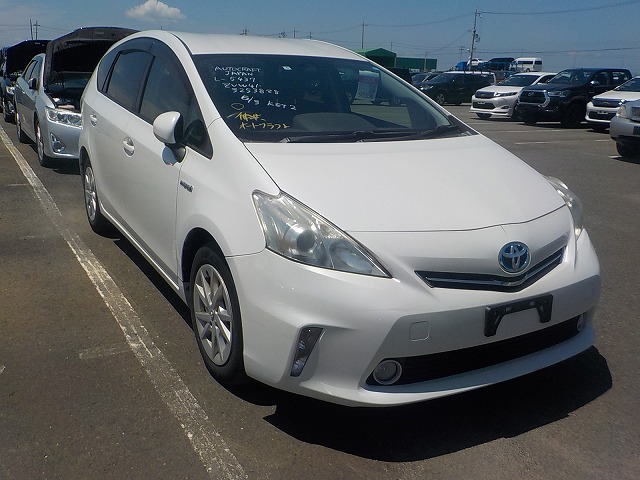 Toyota PRIUS ALPHA 2013