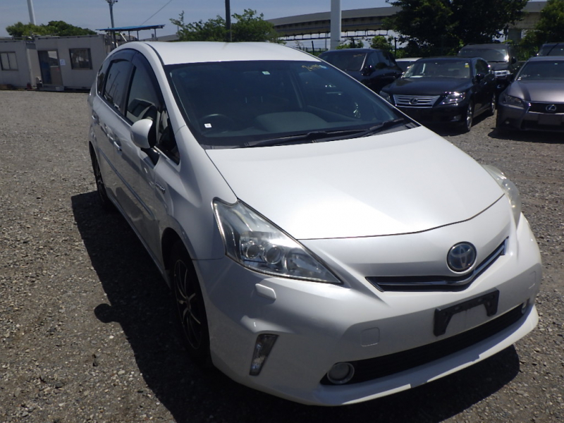 Toyota PRIUS ALPHA 2013