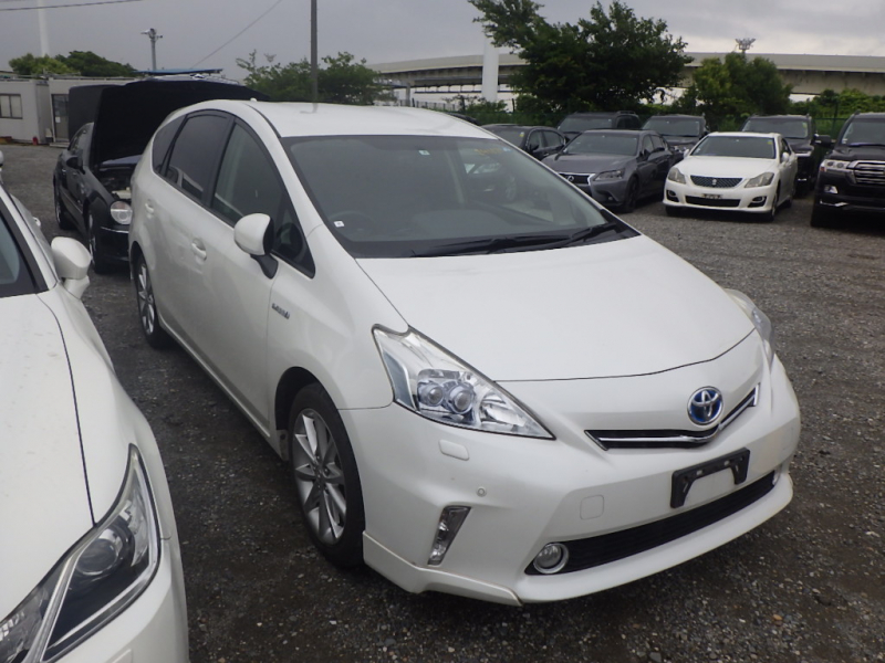 Toyota PRIUS ALPHA 2011