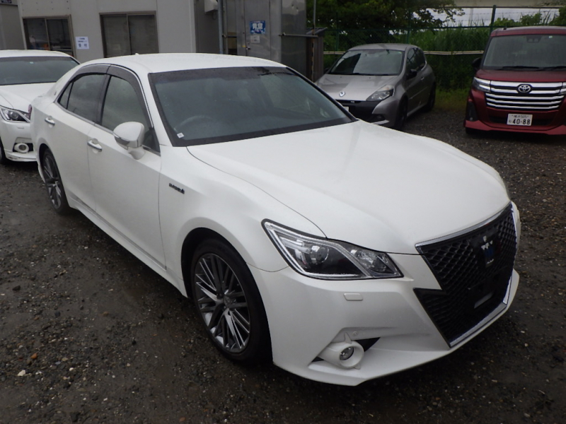 Toyota Crown Hybrid 2014