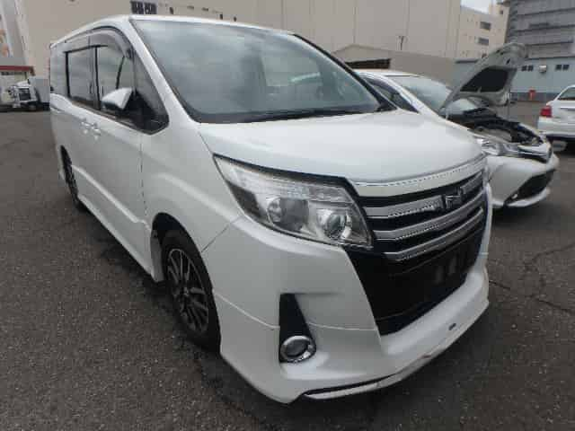 Toyota Noah 2015