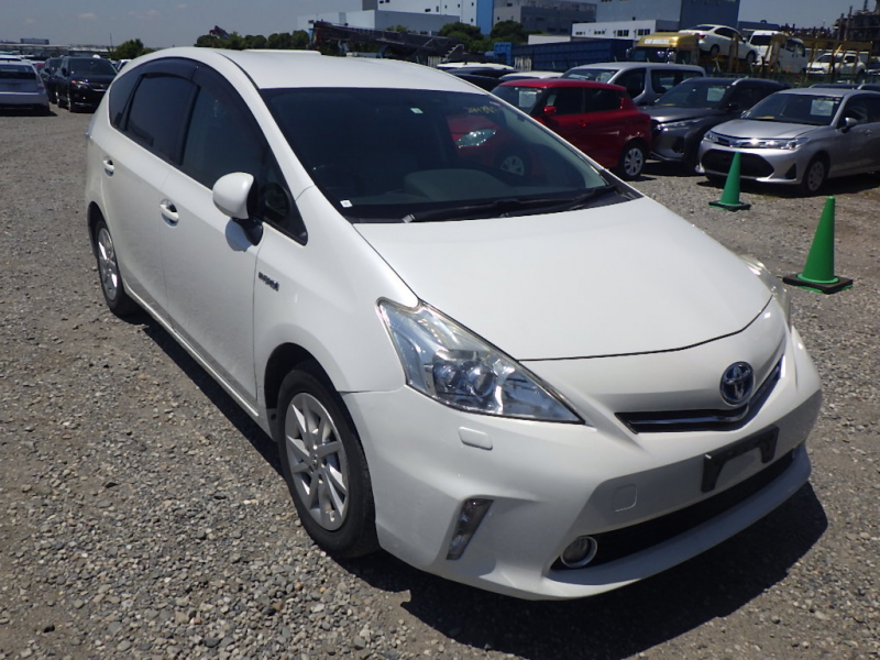 Toyota PRIUS ALPHA 2011