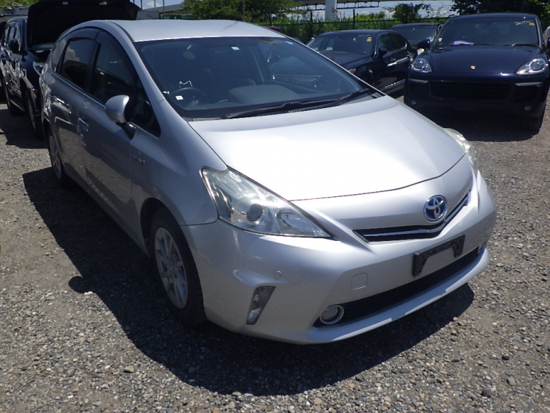 Toyota PRIUS ALPHA 2011