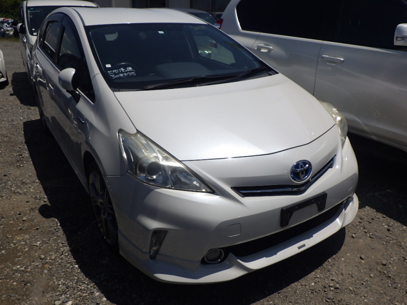 Toyota PRIUS ALPHA 2012