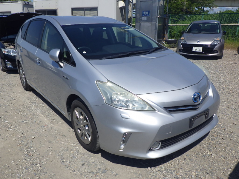 Toyota PRIUS ALPHA 2013