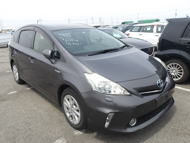 Toyota PRIUS ALPHA 2013