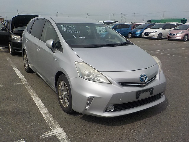 Toyota PRIUS ALPHA 2012