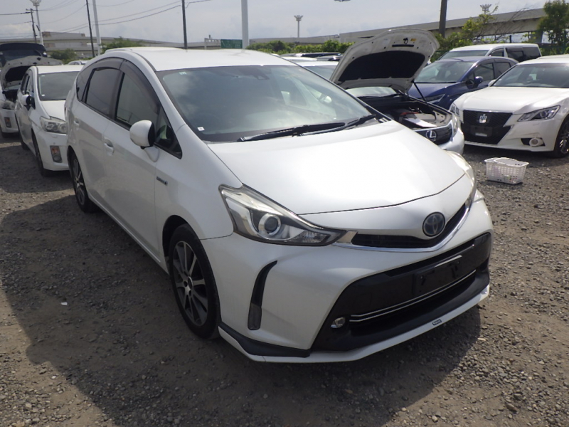 Toyota PRIUS ALPHA 2014